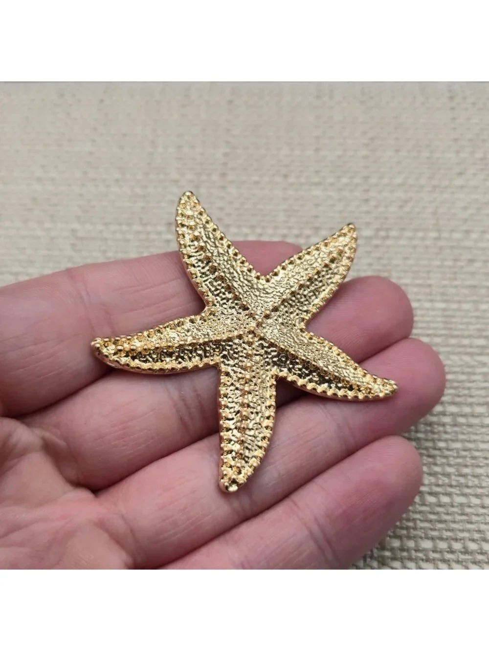 Gold Textured Starfish Brooch - Vintage Ocean Inspired Pin Brooch B1434